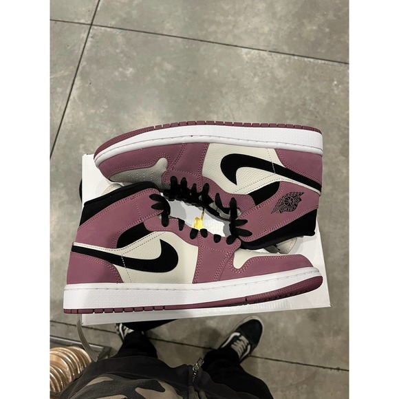Jordan 1 Mid Mulberry Size 8.5 - Picture 3 of 10